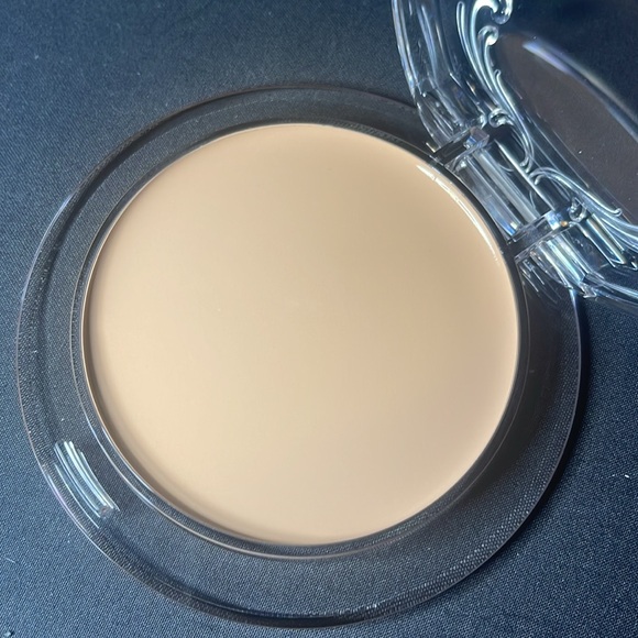 KVD Light 010 Good Apple Lightweight Full-Coverage Cream Foundation Balm - Picture 5 of 6